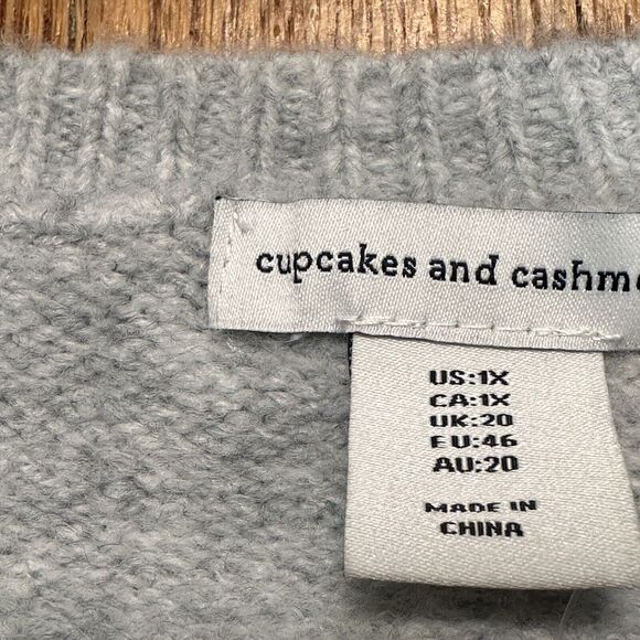 Cupcakes And Cashmere Sweater Women’s‎ Size 1X Gray Gnomes Hearts Soft NWT - Picture 4 of 6